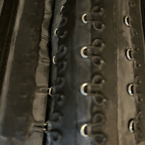 Black and Gray Waist Trainer - Picture 5 of 6